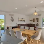 Radosi بيت للعطل