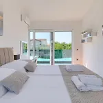 بيت للعطل Radosi *